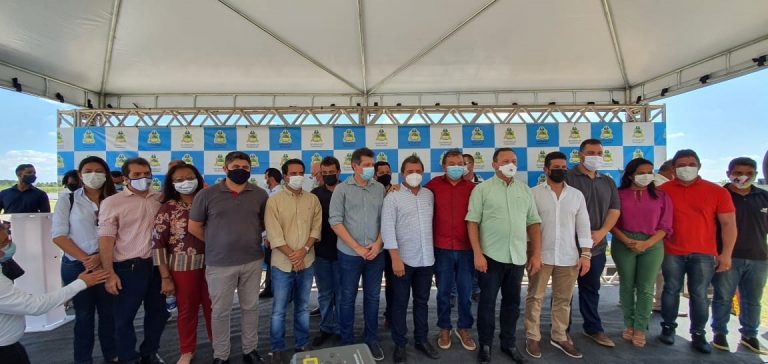 Em Anajatuba, Carlos Brandão reúne adversários no mesmo palanque