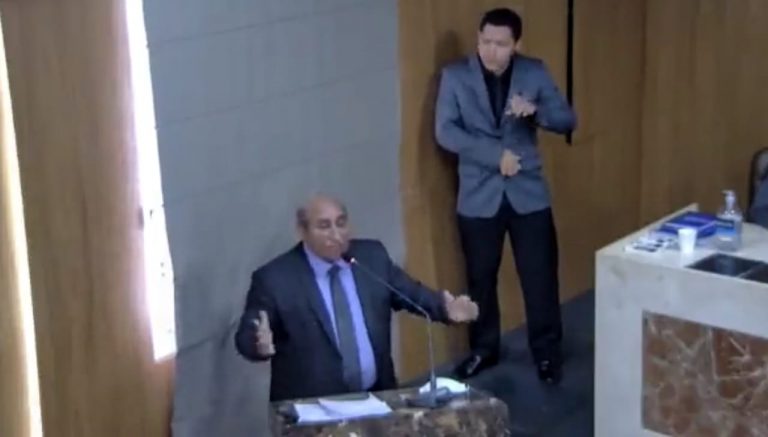 Vereador de São Luís compara merda de direita com merda de esquerda e viraliza; veja vídeo