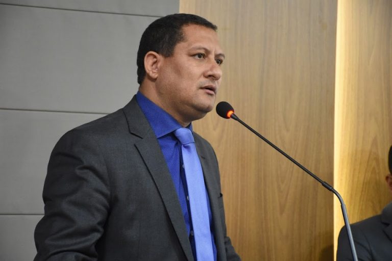 ‘Não compra nem papel higiênico’, diz vereador sobre valor de auxílio a professores proposto por Braide