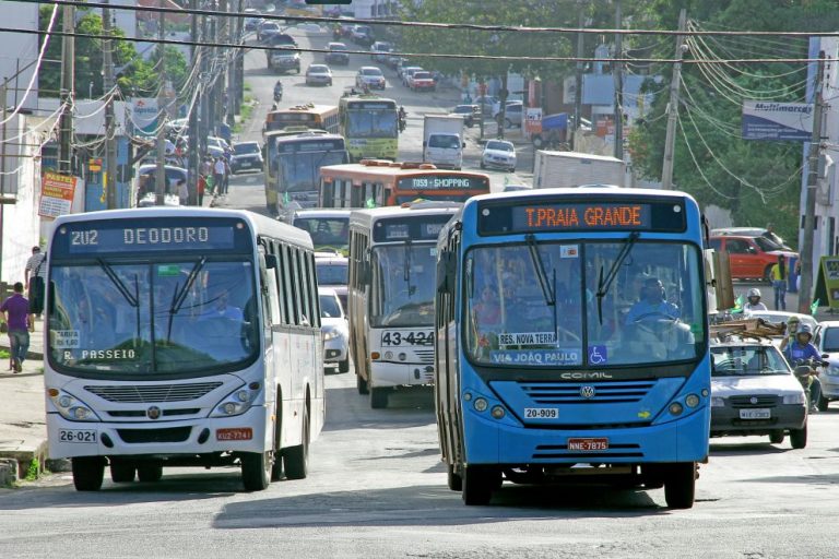 São Luís amanhece sem ônibus, após decisão judicial