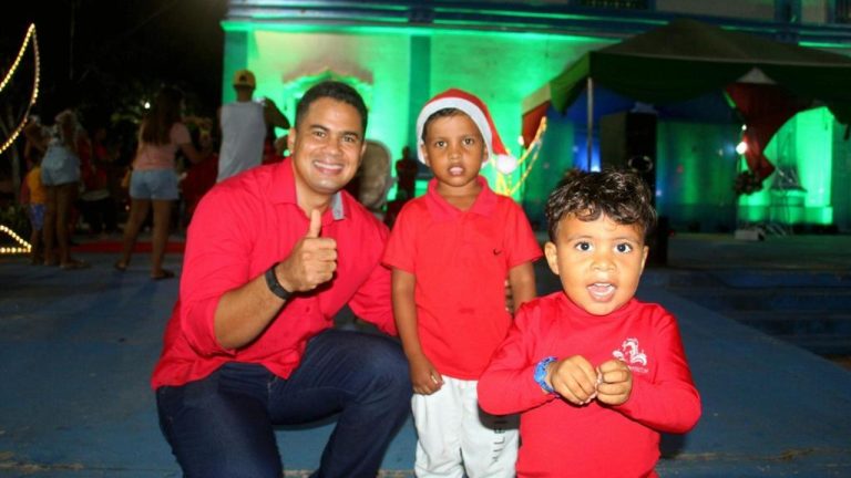 Gestão Calvet Filho espalha a magia do Natal em Rosário