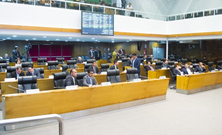 Composição das comissões causa divergência entre deputados