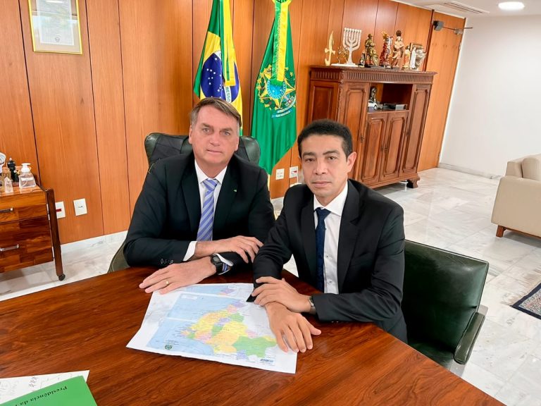 A pedido do Pastor Gil, presidente Bolsonaro vai a Vitória do Mearim