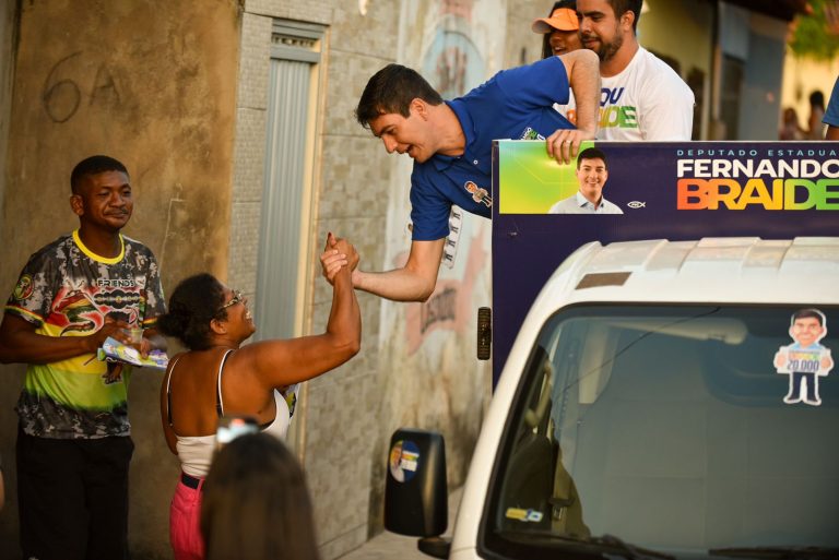 Em carreata pelo João de Deus, Fernando Braide recebe apoio da população