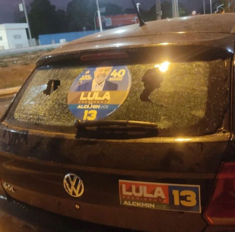 Carro com adesivo de Lula é atingido por tiros em São Luís