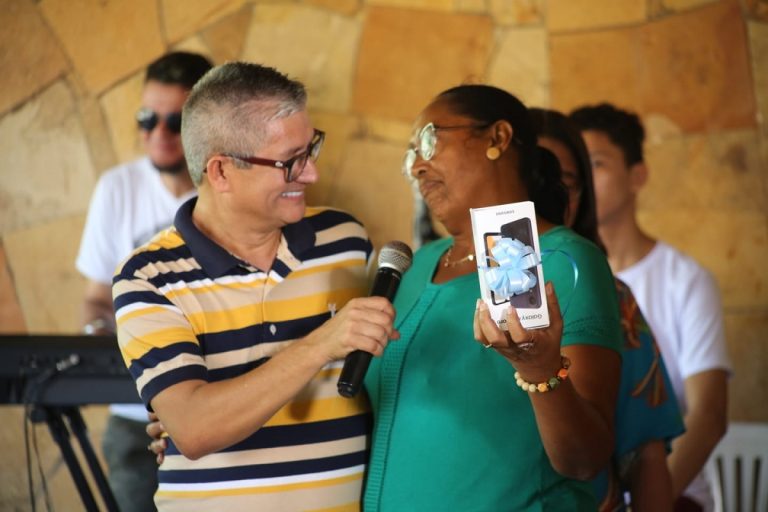 Profissionais da Educação de Raposa são valorizados na gestão Eudes Barros
