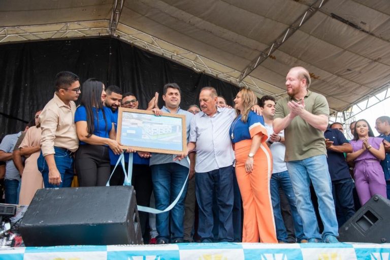 Othelino destaca inauguração de escola como momento histórico para Parnarama