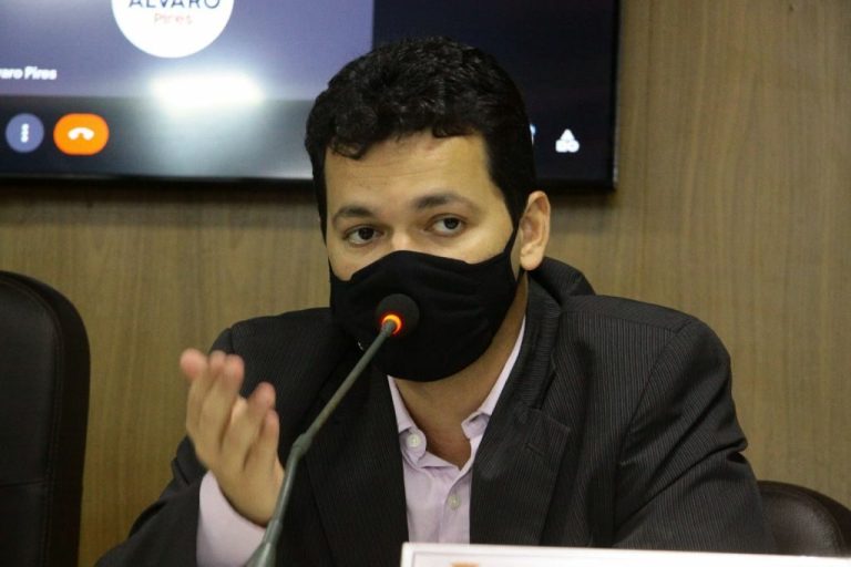 Veredores criticam situação do transporte público e chamam secretário de “pateta”