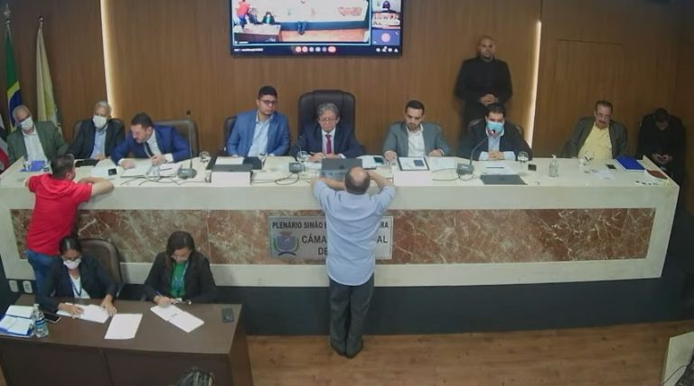 Ao vivo: Secretários convocados prestam esclarecimentos na Câmara