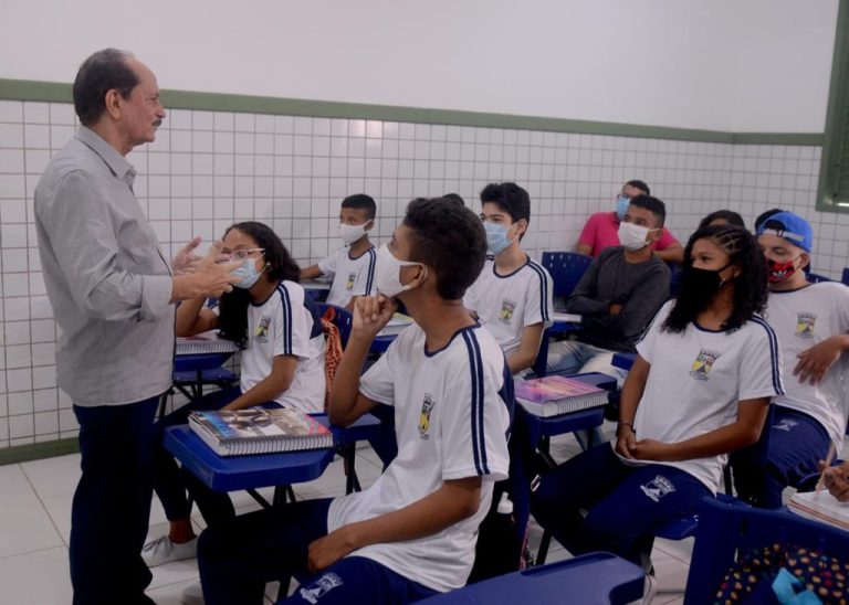 Câmara de Ribamar mantém veto e corrige “erro” para garantir salário retroativo aos professores