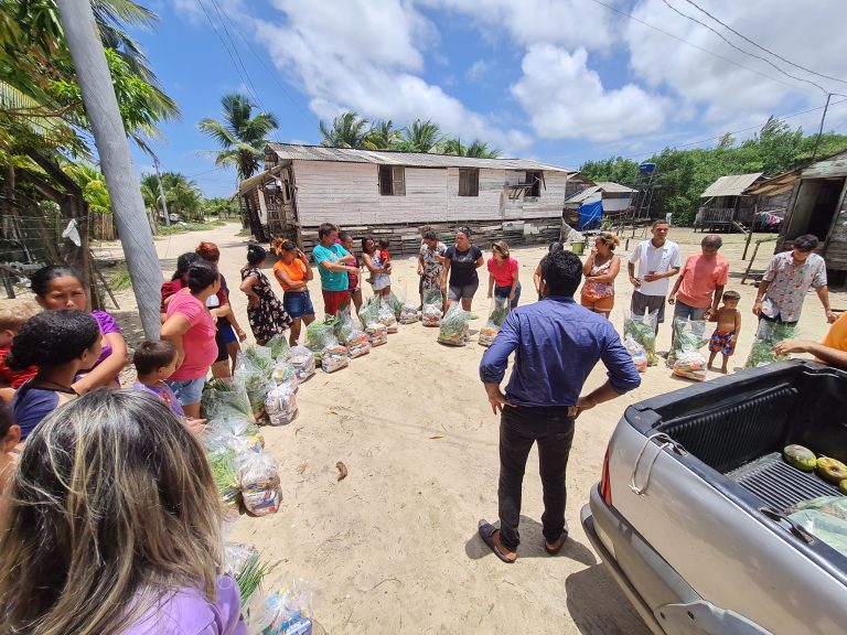 Gestão Eudes Barros entrega cestas básicas e cestas verdes para famílias em vulnerabilidade social