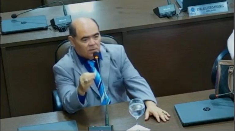 Quantidade de famílias atendidas por programas sociais gera troca de farpas entre vereador e assessor da Semcas
