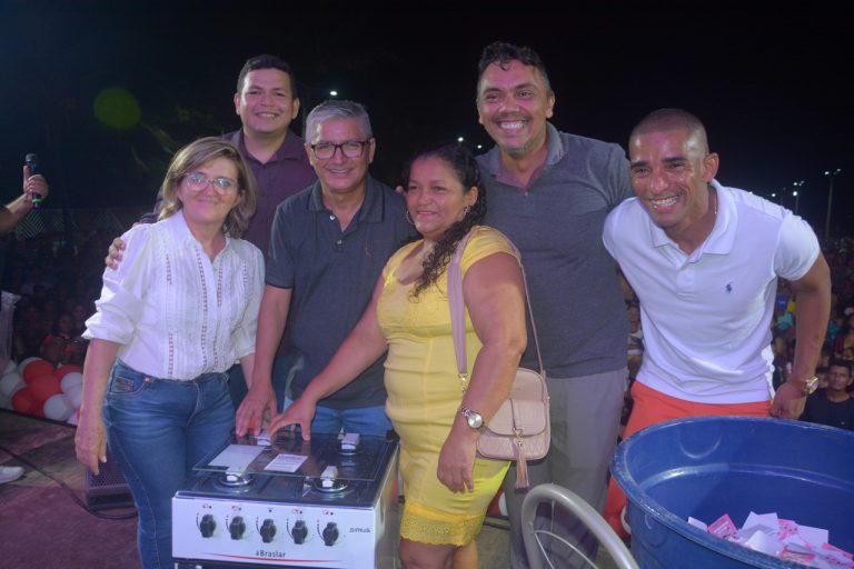 Dia das Mães: primeira-dama Cassia Barros enfatiza compromisso do prefeito Eudes com o povo de Raposa