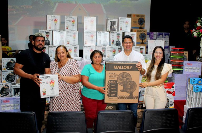 Prefeito Calvet Filho realiza festa em comemoração ao Dia das Mães