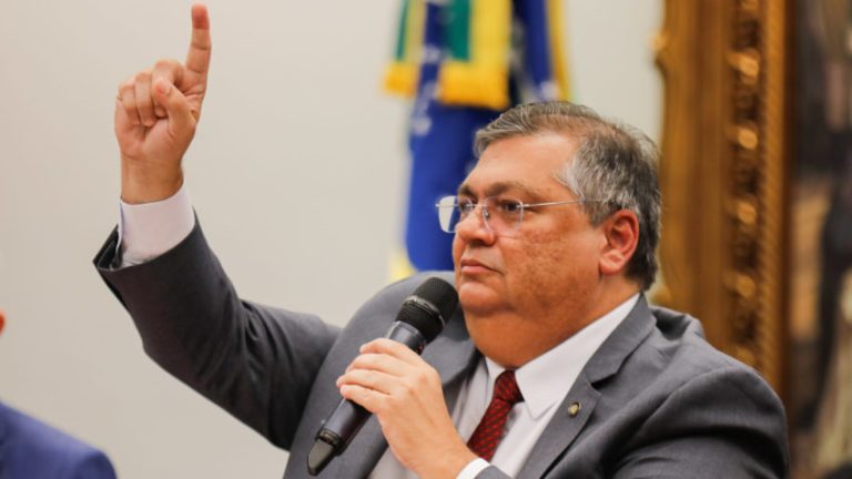Flávio Dino é apontado como a maior liderança política de São Luís, segundo pesquisa EPO