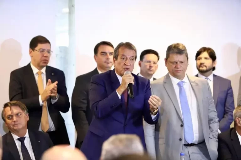 Êxito do início do governo Lula mostra que a direita tem de se reinventar