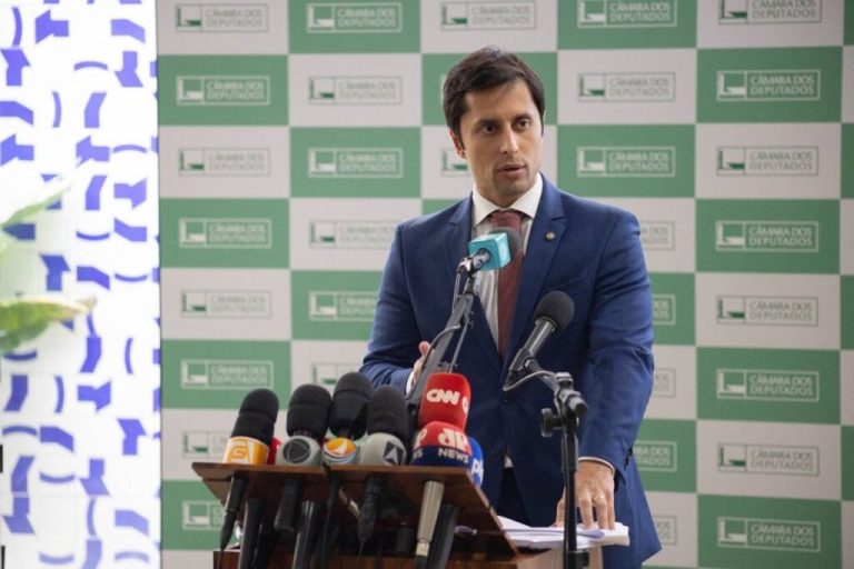 Duarte Jr apresenta relatório do projeto de lei dos Planos de Saúde