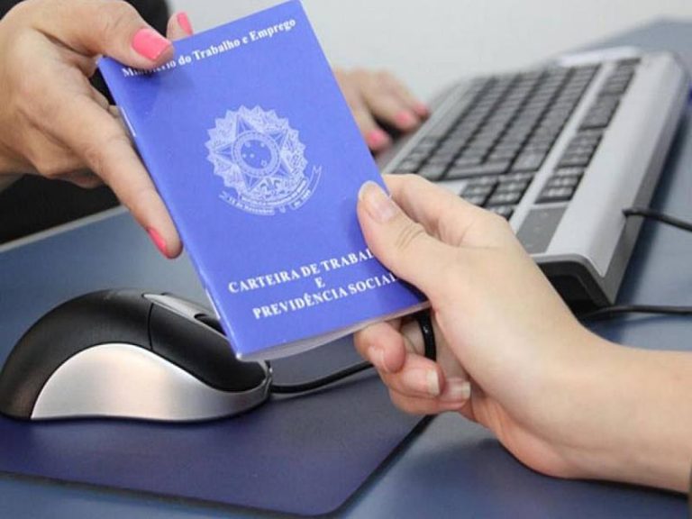 Taxa de desemprego no trimestre encerrado em novembro cai para 7,5%