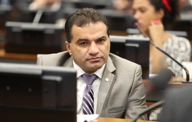 Comissão da Câmara aprova projeto de Josimar que assegura fraldas gratuitas a idosos carentes