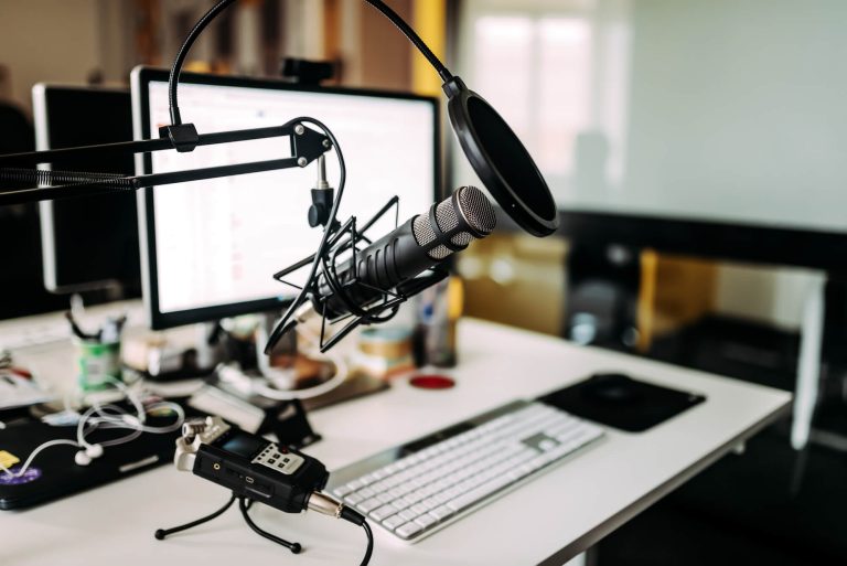 Rádio Web Interativa fecha 3º mês consecutivo liderando audiência em plataforma online