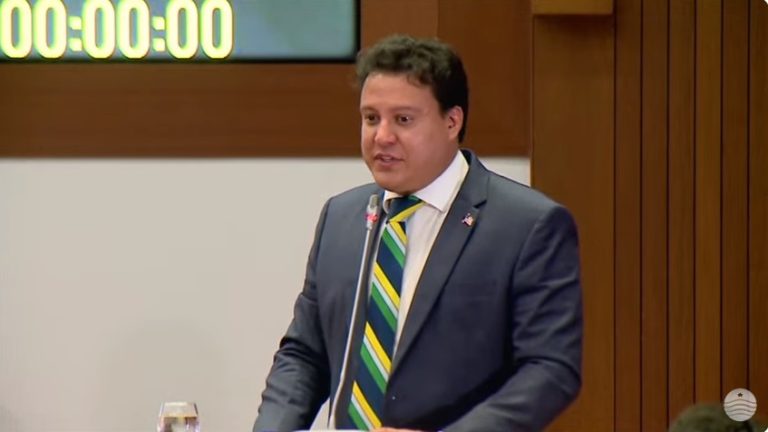 Vice constrange governador dizendo que está ao seu lado para evitar “retrocesso” no Maranhão