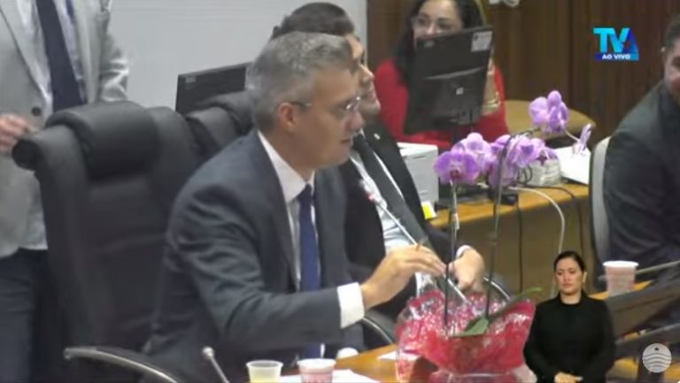 Neto Evangelista elogia Clara Gomes e gera crise ao classificar os demais pré-candidatos de “resto”