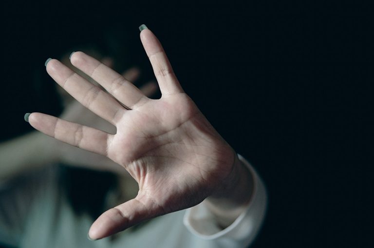 Processo de violência doméstica contra irmão de secretário estadual volta a tramitar no mês da mulher