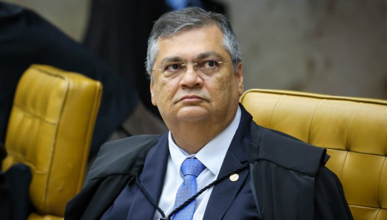 Flávio Dino leva julgamento sobre escolha de conselheiro do TCE-MA ao plenário físico do STF