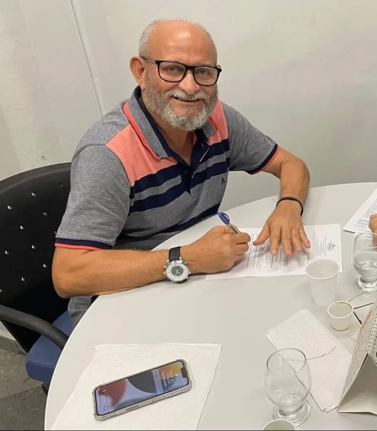 Prefeito de Turiaçu assina termo em que admite ausência de escolas em tempo integral