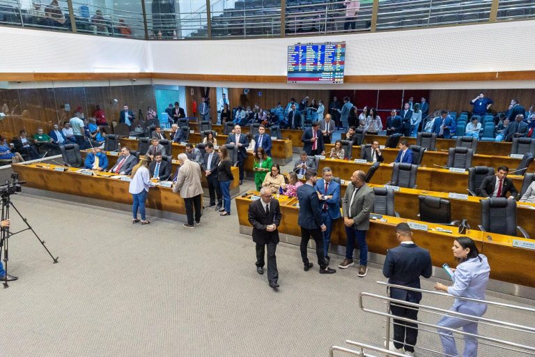 Orçamento de 2025 é aprovado com emendas de R$ 10,9 milhões por deputado