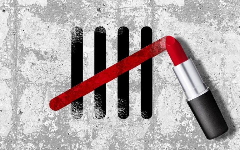 Se você for cometer um crime, não se esqueça do batom