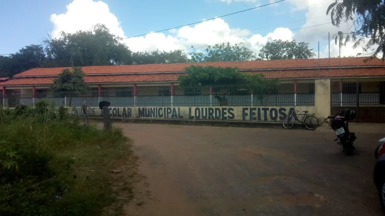 Caxias: vereador diz que alunos convivem com poeira durante aulas devido à reforma em escola