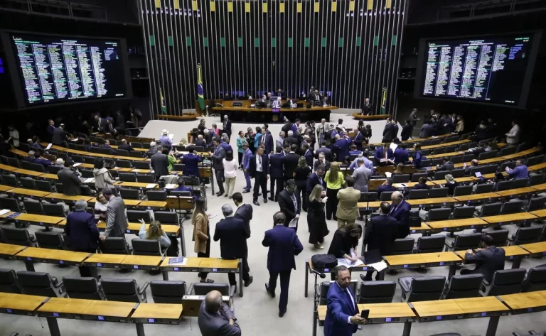 Com maioria da bancada maranhense, Câmara aprova criação de 200 cargos no STF