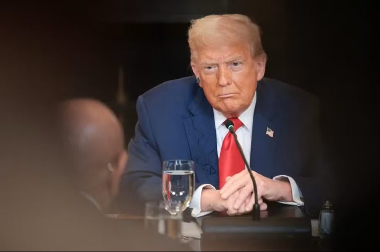 Recuo de Trump no tarifaço ao Brasil reflete ‘tiro no pé’
