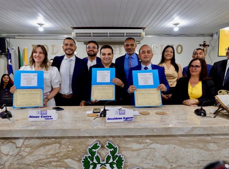 Deputados recebem cidadania vargem-grandense em sessão solene
