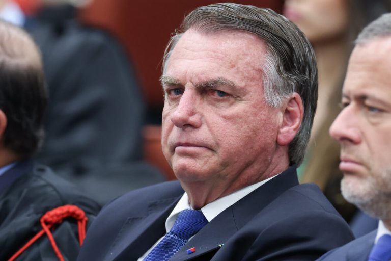 Bolsonaro pega 27 anos e 3 meses por trama golpista