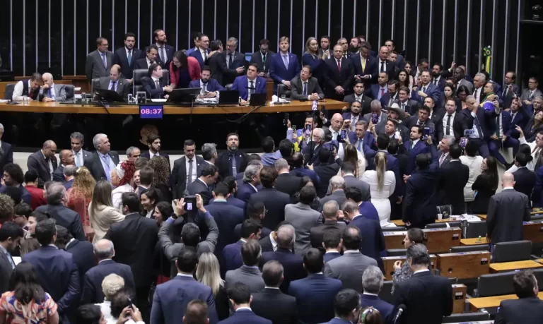 Câmara aprova urgência para tramitação da anistia