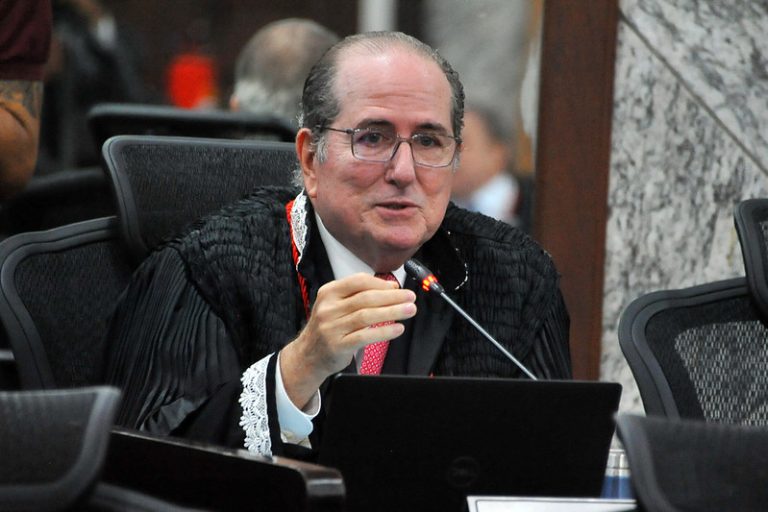 Desembargador deixa caso de Duarte contra Edson Araújo
