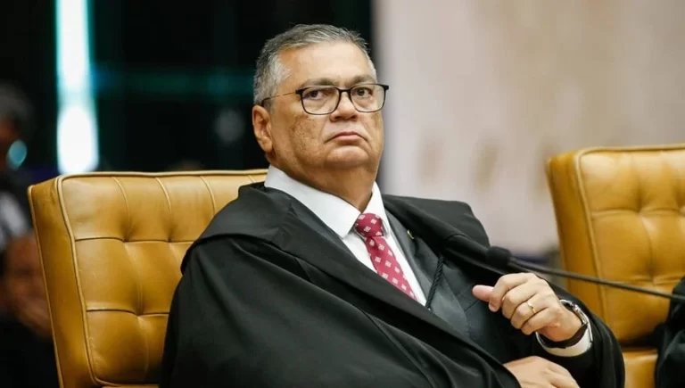 Flávio Dino se revolta e toma decisão sobre penduricalhos