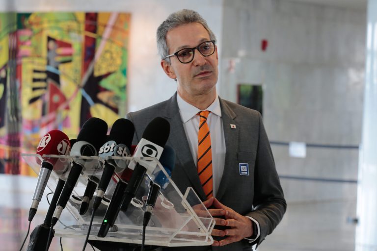 Agenda de Zema no Maranhão foi a única sem o avião oficial