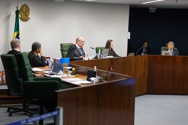 STF publica acórdão que suspende inquérito contra JP