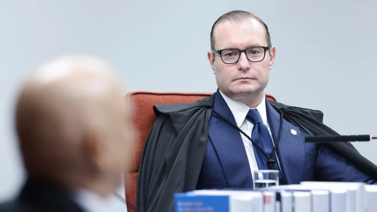 STF autoriza slides por defesa de deputados em julgamento