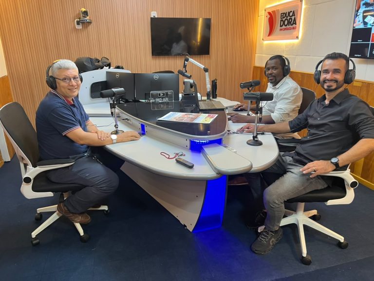 Rádio Educadora completa 60 anos com novo estúdio