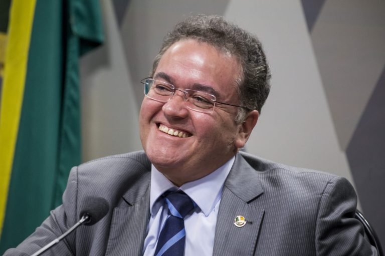 Juíza reconhece filiação de Roberto Rocha ao PRTB