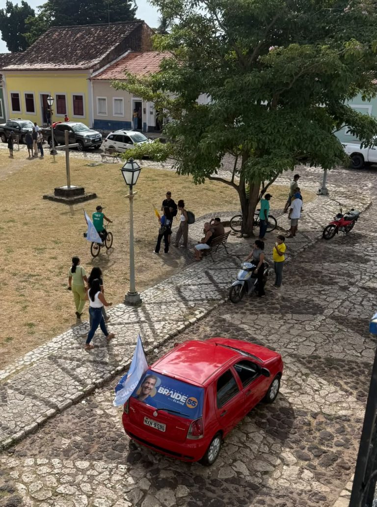 Protesto por serviços bancários vira palanque político em Alcântara
