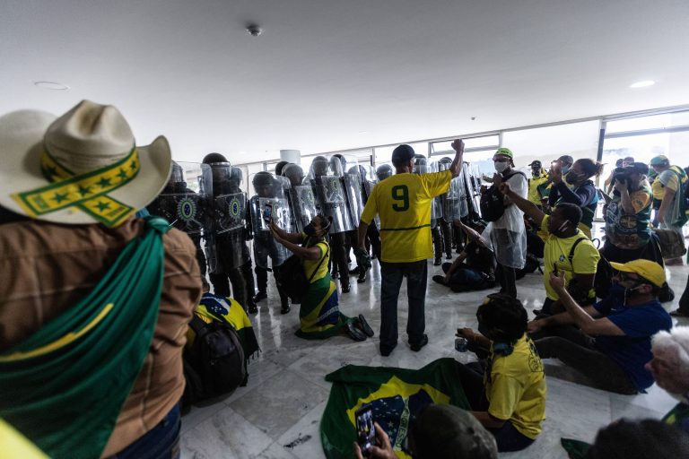 STF quer esclarecer suposto descumprimento de medidas